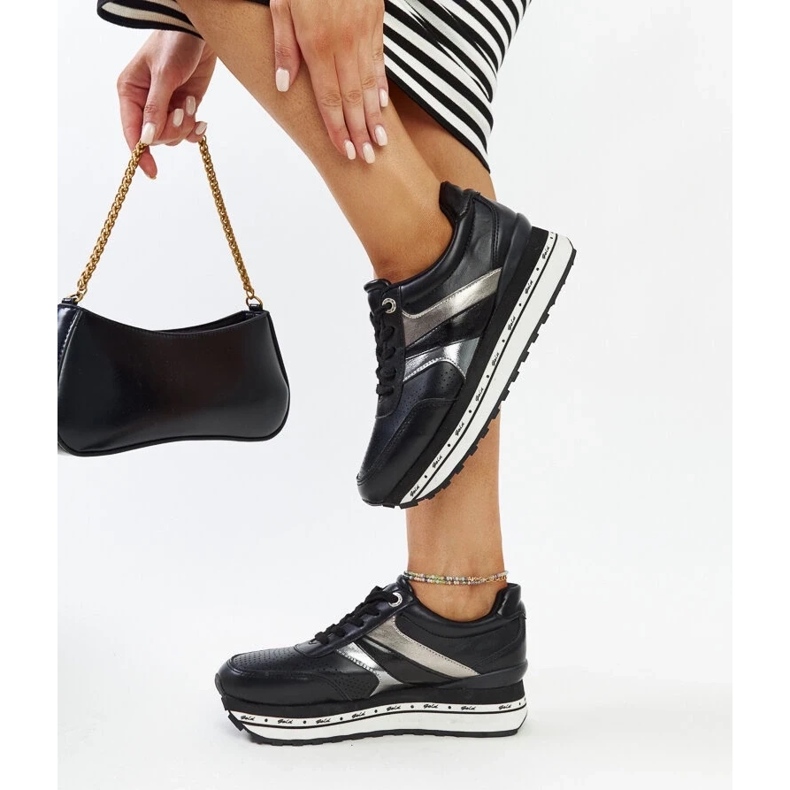 Adidași negri pe talpa înaltă a Mehari negru 2