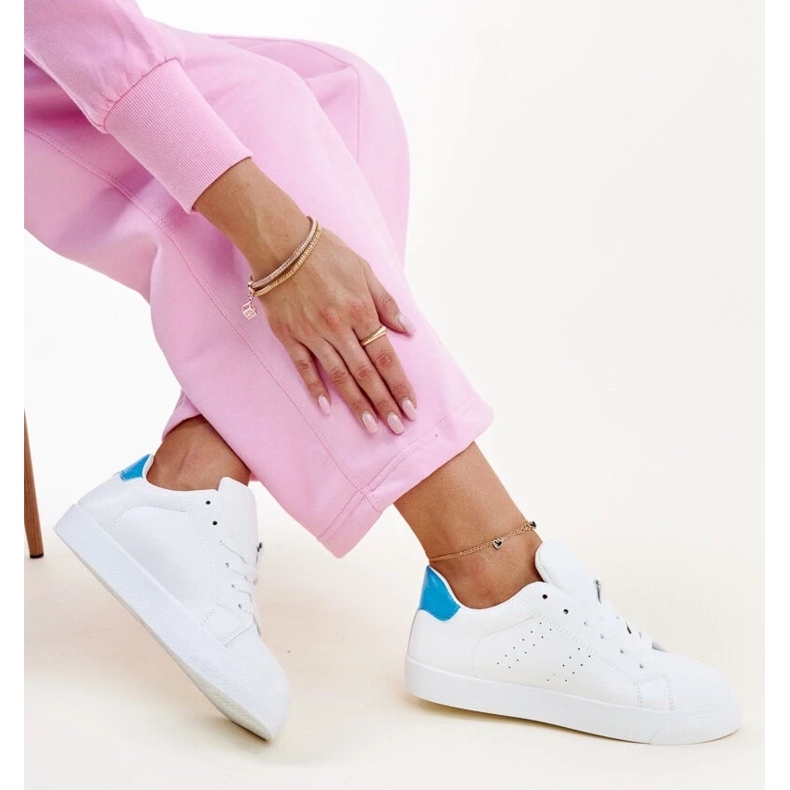 Tenisi Akila albi si albastri 1