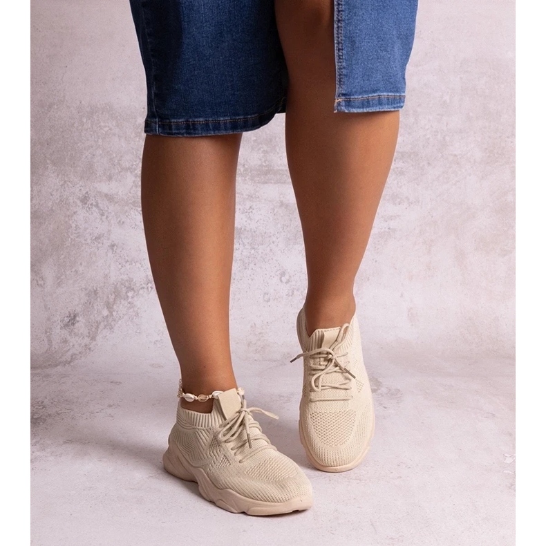 D/CEO Adidași din material bej de la Madi 1 D/CEO Adidași din material bej de la Madi 1