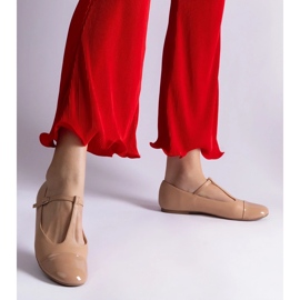 D/CEO Balerini bej cu vârf lacuit, prinși cu cataramă Gloriana 2 D/CEO Balerini bej cu vârf lacuit, prinși cu cataramă Gloriana 2