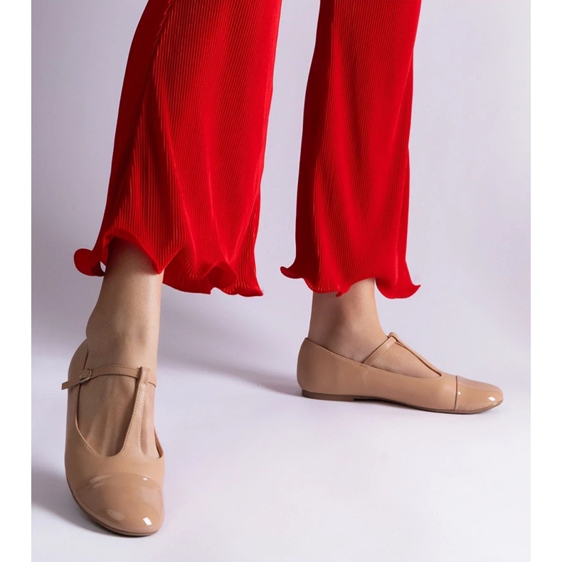 D/CEO Balerini bej cu vârf lacuit, prinși cu cataramă Gloriana 2 D/CEO Balerini bej cu vârf lacuit, prinși cu cataramă Gloriana 2