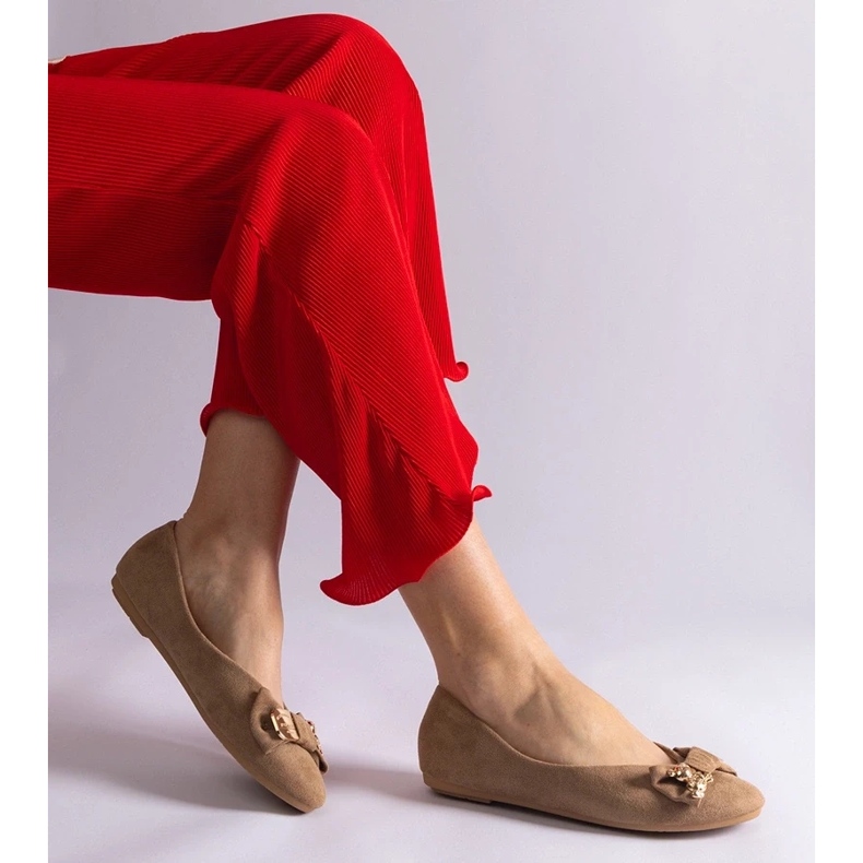 D/CEO Balerini maro decorati cu o fundita si o brosa Esdras 1