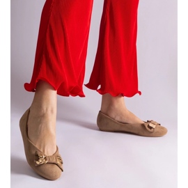 D/CEO Balerini maro decorati cu o fundita si o brosa Esdras 2