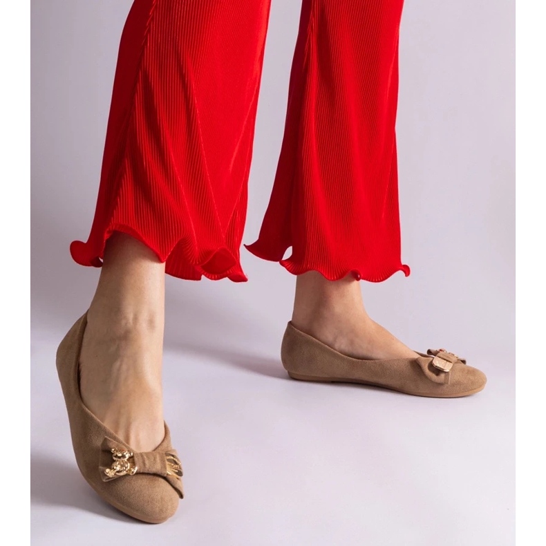 D/CEO Balerini maro decorati cu o fundita si o brosa Esdras 2