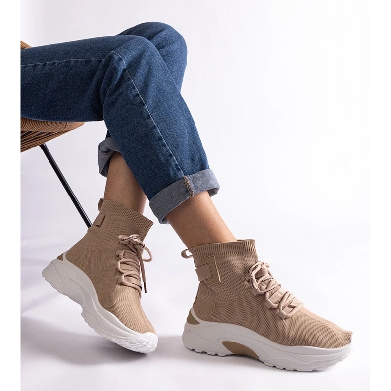 D/CEO Adidași bej cu o parte superioară elastică de la Arredon 1