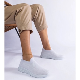 D/CEO Adidași albi aquilina 1