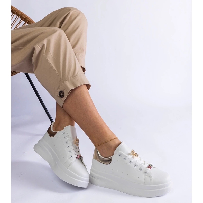 D/CEO Adidași albi pe platforma decorate cu un aranjament de fluturi 1