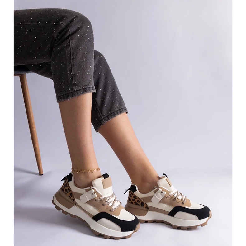 D/CEO Adidași bej decorați cu un motiv animal Soria 2