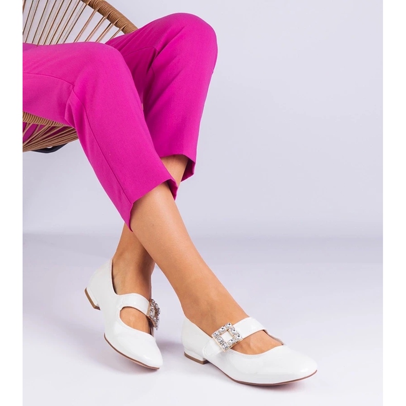 D/CEO Ballerine albe pictate decorate cu o cataramă Ferpsa 1 D/CEO Ballerine albe pictate decorate cu o cataramă Ferpsa 1