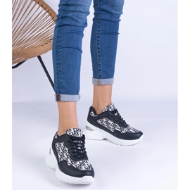 Adidași sportivi pentru femei negre cu o inserție metalică negru 1