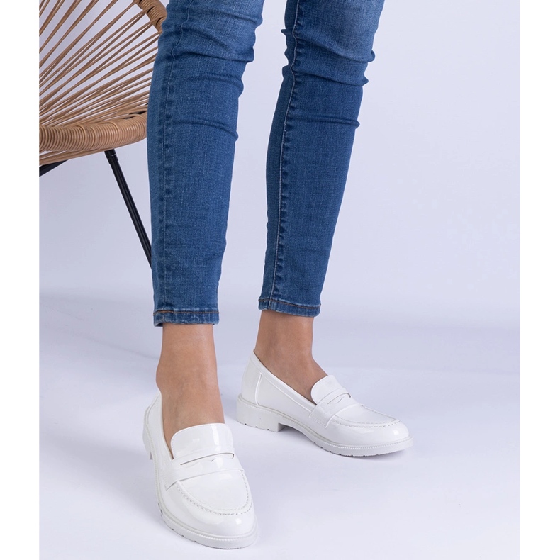 Pantofi albi vopsiți pentru femei 1