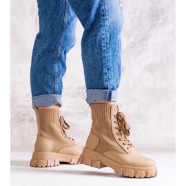 D/CEO Botine bej cu partea superioară flexibilă de la Zogba 1 D/CEO Botine bej cu partea superioară flexibilă de la Zogba 1