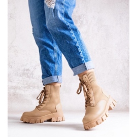 D/CEO Botine bej cu partea superioară flexibilă de la Zogba 2 D/CEO Botine bej cu partea superioară flexibilă de la Zogba 2