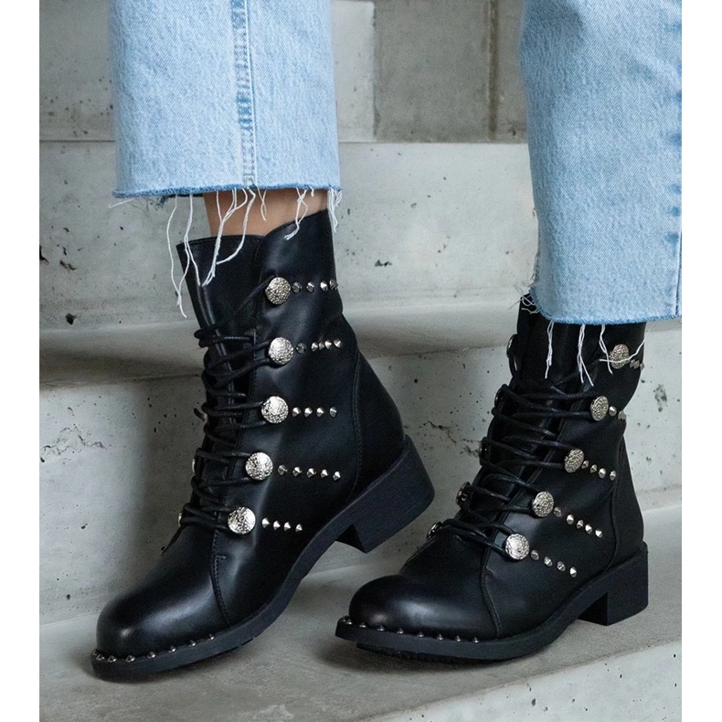 D/CEO Botine negre cu siret decorate cu crampoane Elea negru 2