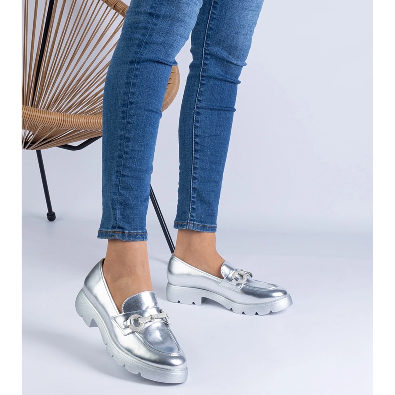 Pantofi clasici argintii cu ornament 1
