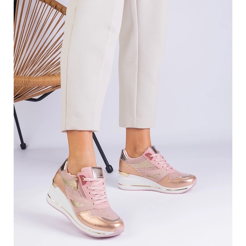 D/CEO Adidași sportivi roz pe platforma decorate cu sclipici și insertul metalic Evklad 2 D/CEO Adidași sportivi roz pe platforma decorate cu sclipici și insertul metalic Evklad 2