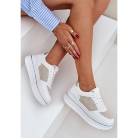 Adidași pentru femei cu un model alb 10