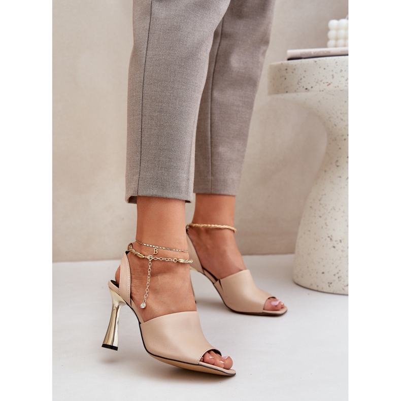 Sandale din piele pe un toc înalt cu o brățară decorativă Chebello 4440 bej 2