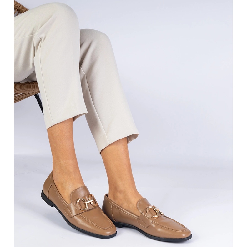 Plăcile de femei maro cu un decor auriu 2