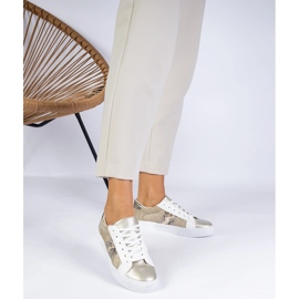 Adidași aurii cu un motiv de animal decorat cu sclipici de aur 1