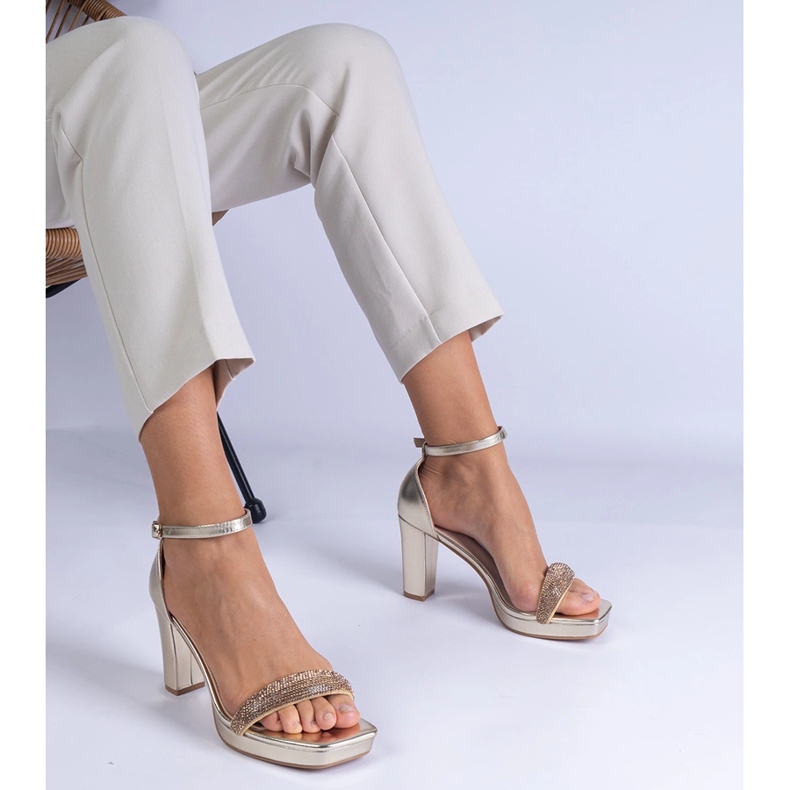 Sandale elegante aurii pe stâlp cu zirconi de aur 1