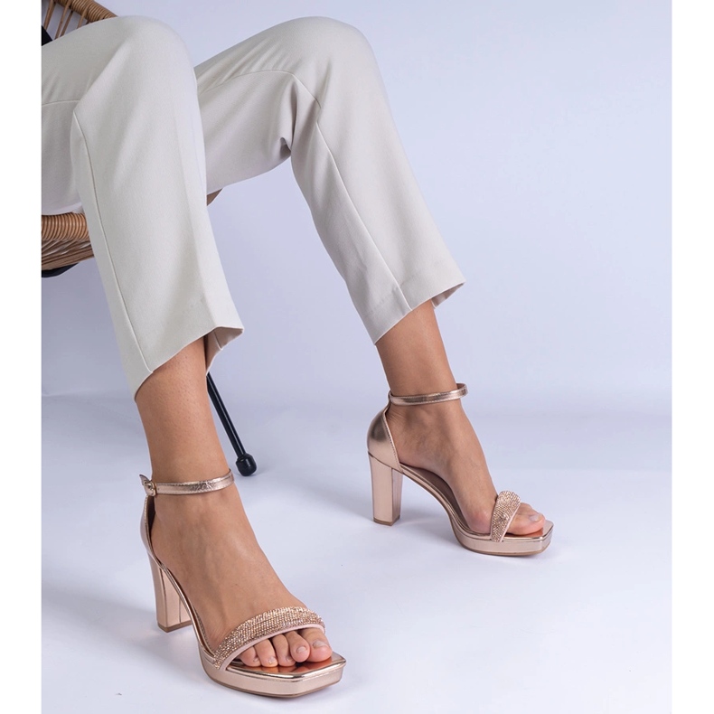 Șampanie sandale elegante pe stâlp cu zirconi de aur 1