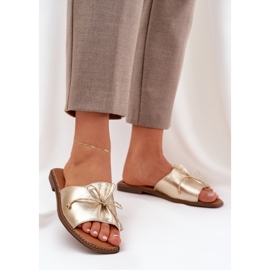 Flip -flops cu talpă plat cu un arc decorativ de aur 2 Flip -flops cu talpă plat cu un arc decorativ de aur 2