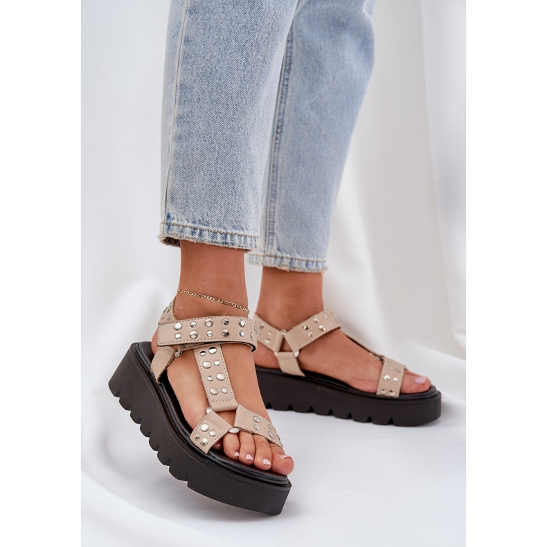 Sandale decorate pe platforma bej 2