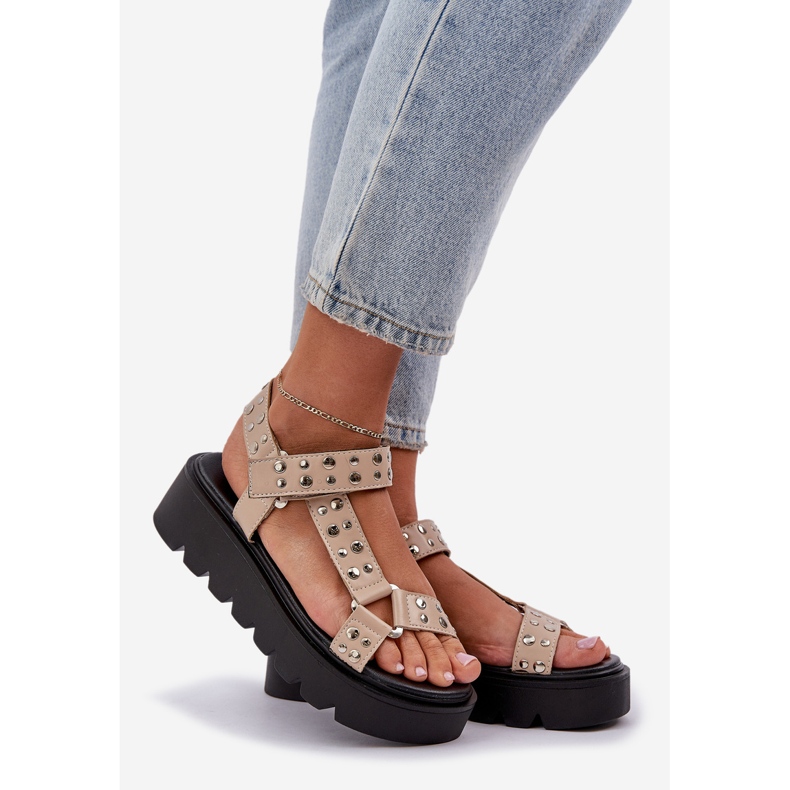 Sandale decorate pe platforma bej 1