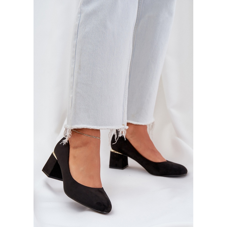 Pompe de piele de piele de căprioară pe stâlpul negru 2