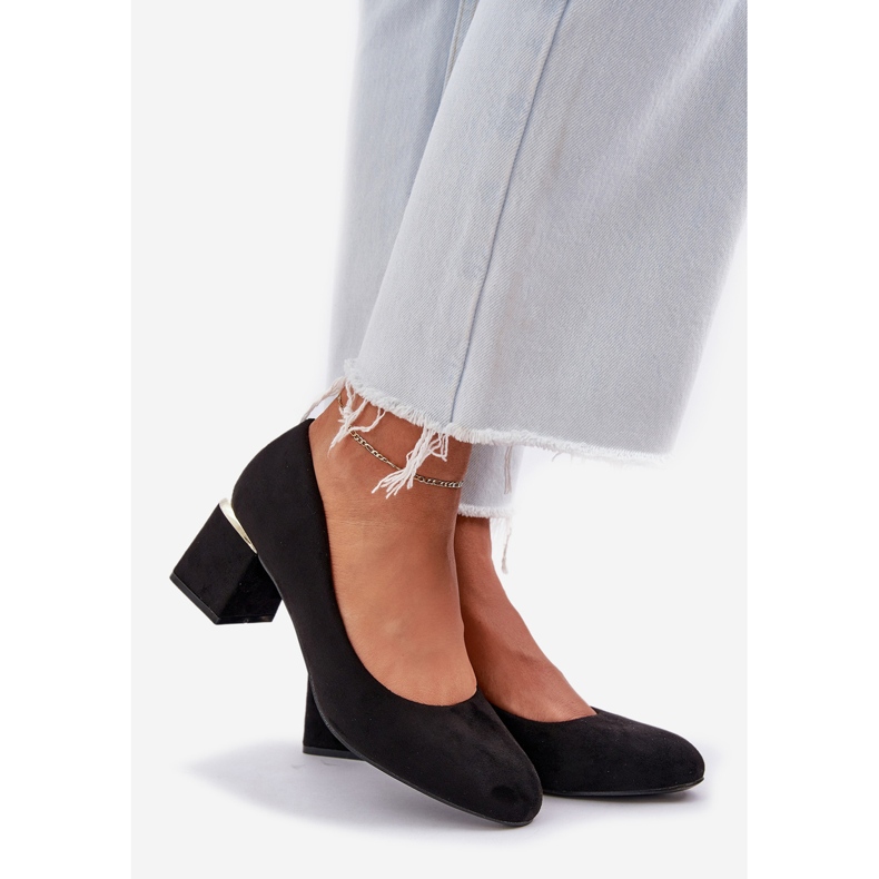 Pompe de piele de piele de căprioară pe stâlpul negru 1