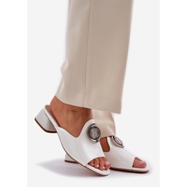 Jezzi Cheels scăzut al femeilor elegante cu o decorare albă 1 Jezzi Cheels scăzut al femeilor elegante cu o decorare albă 1