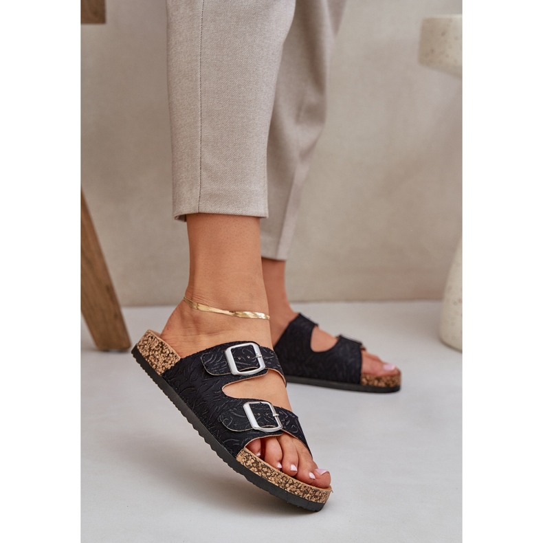 Material flip -flops pe o talpă de plută cu cleme negre negru 2 Material flip -flops pe o talpă de plută cu cleme negre negru 2