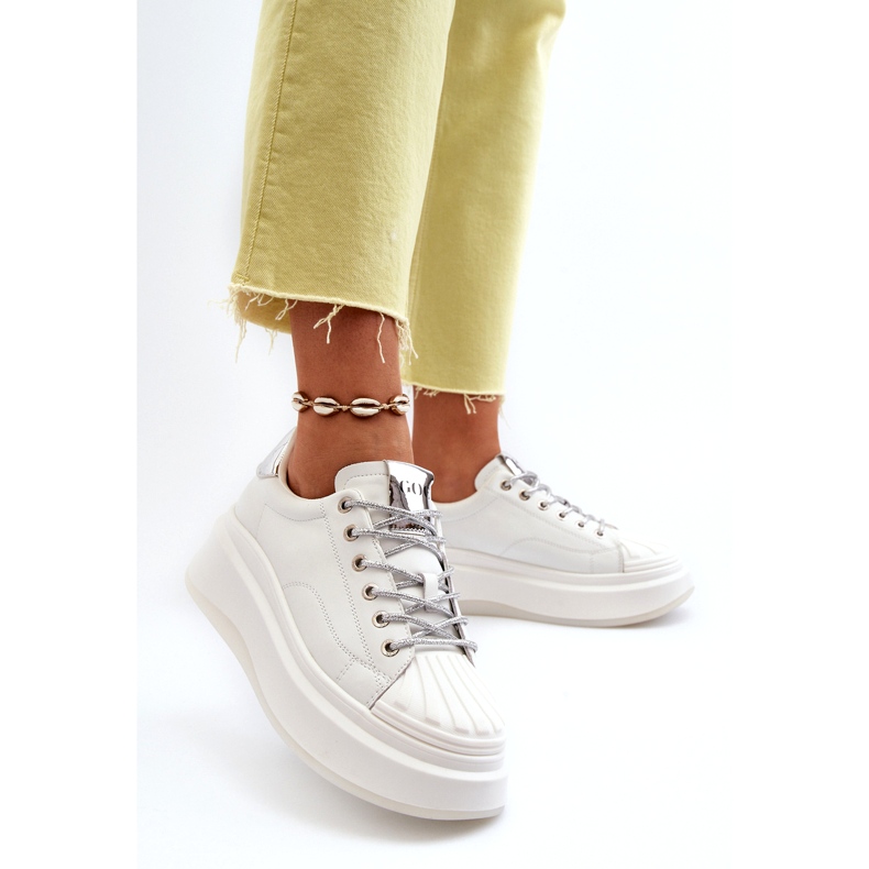 Adidaje din piele sport pentru femei pe platforma alb GOE NN2N4033 1