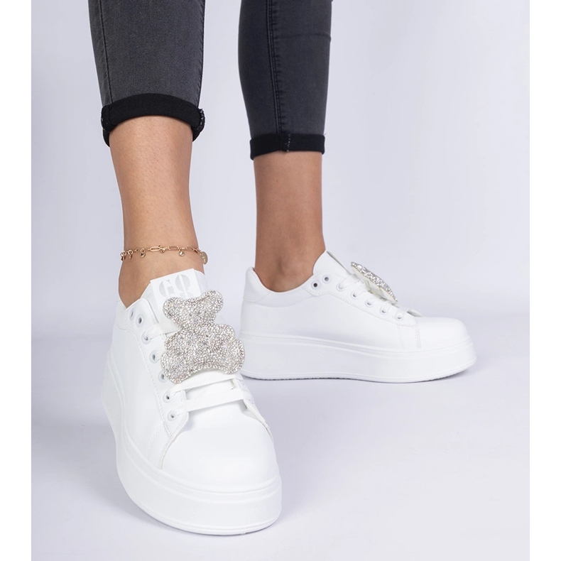 Adidatoarele albe pentru femei decorate cu un ursuleț în strasuri 1