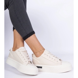 Adidași materiale pentru femei bej pe platformă 1