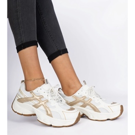 Adidași pentru femei bej pe o talpă masivă 1
