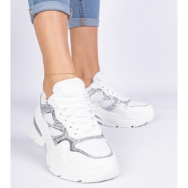 Adidatoarele albe pentru femei decorate cu sclipici 1