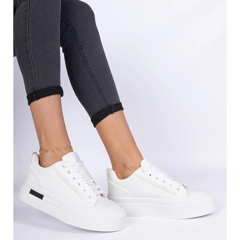 Adidatoarele materiale pentru femei albe pe platformă 2