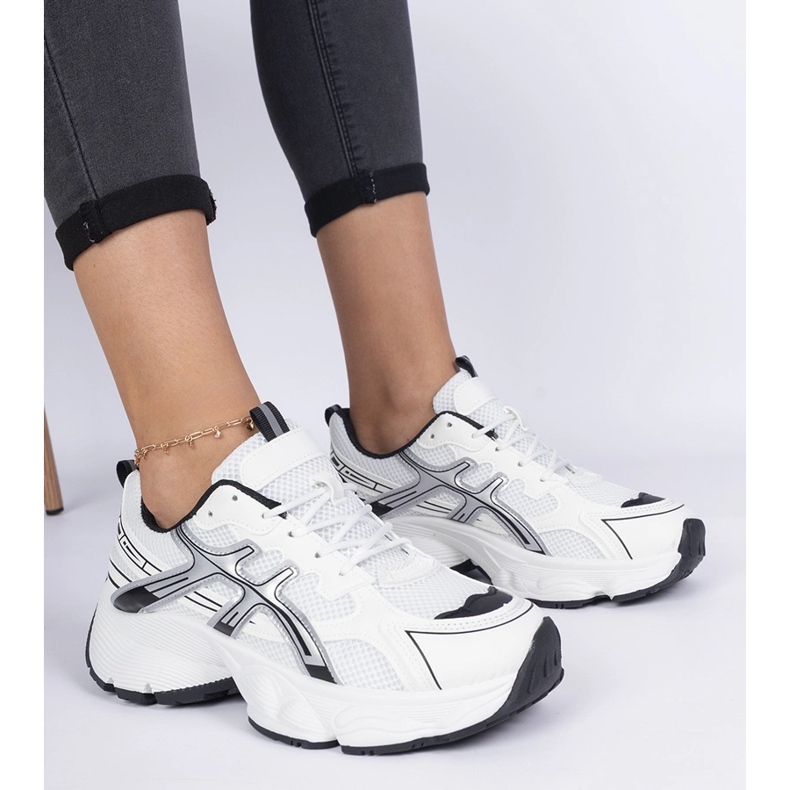 Adidași de damă negre cu talpă masivă alb 1 Adidași de damă negre cu talpă masivă alb 1