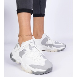 Adidașii pentru femei albe cu un superior de șosetă 1