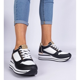 Adidași negri decorați cu sclipici și o inserție metalică negru 1 Adidași negri decorați cu sclipici și o inserție metalică negru 1