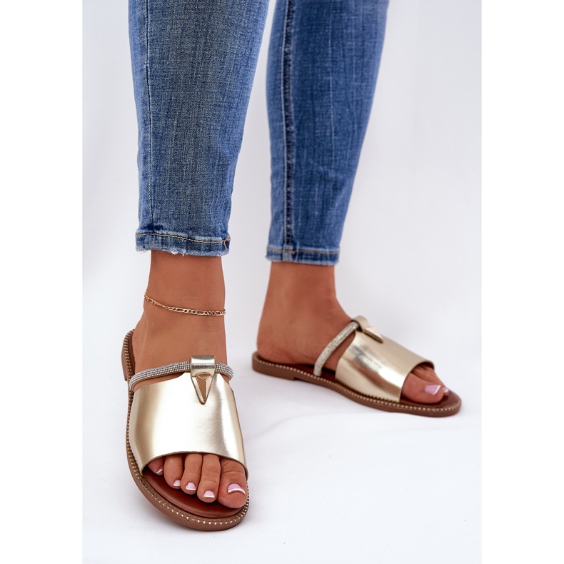 Tocuri plate din piele eco cu o curea de aur decorativă 2 Tocuri plate din piele eco cu o curea de aur decorativă 2