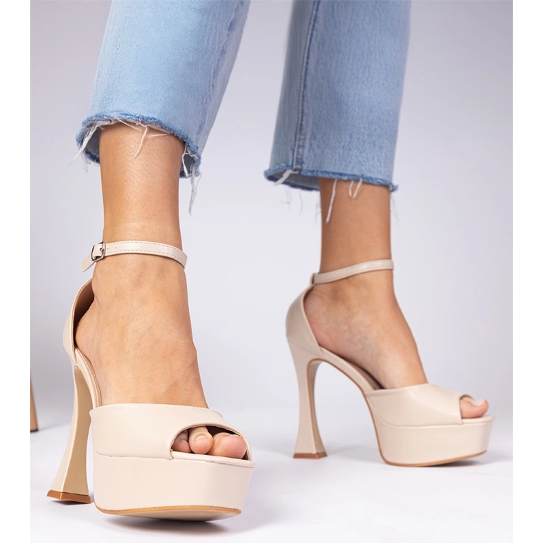 Sandale bej cu toc înalt 2