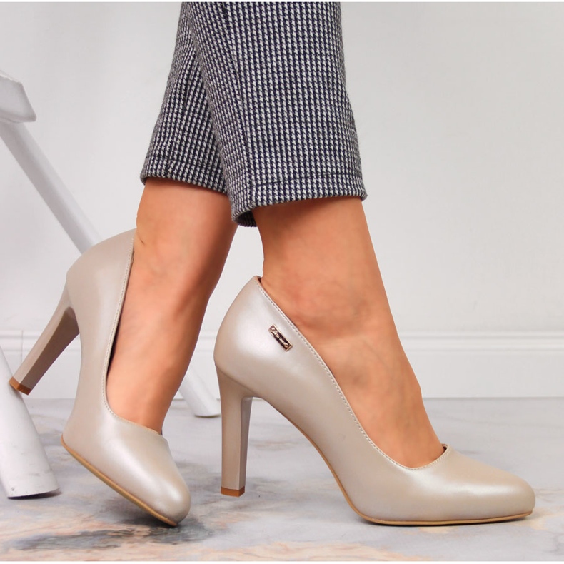 Pompe pe post perla nud Sergio Leone bej 1