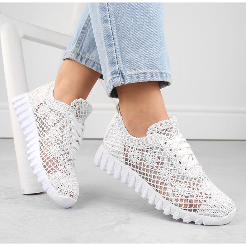 Pantofi sport de dama alb din dantela T.Sokolski 1982 1 Pantofi sport de dama alb din dantela T.Sokolski 1982 1