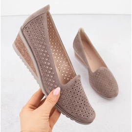 Pantofi de damă cu pană ajurata din piele intoarsa, maro, Potocki SZ12306 1 Pantofi de damă cu pană ajurata din piele intoarsa, maro, Potocki SZ12306 1