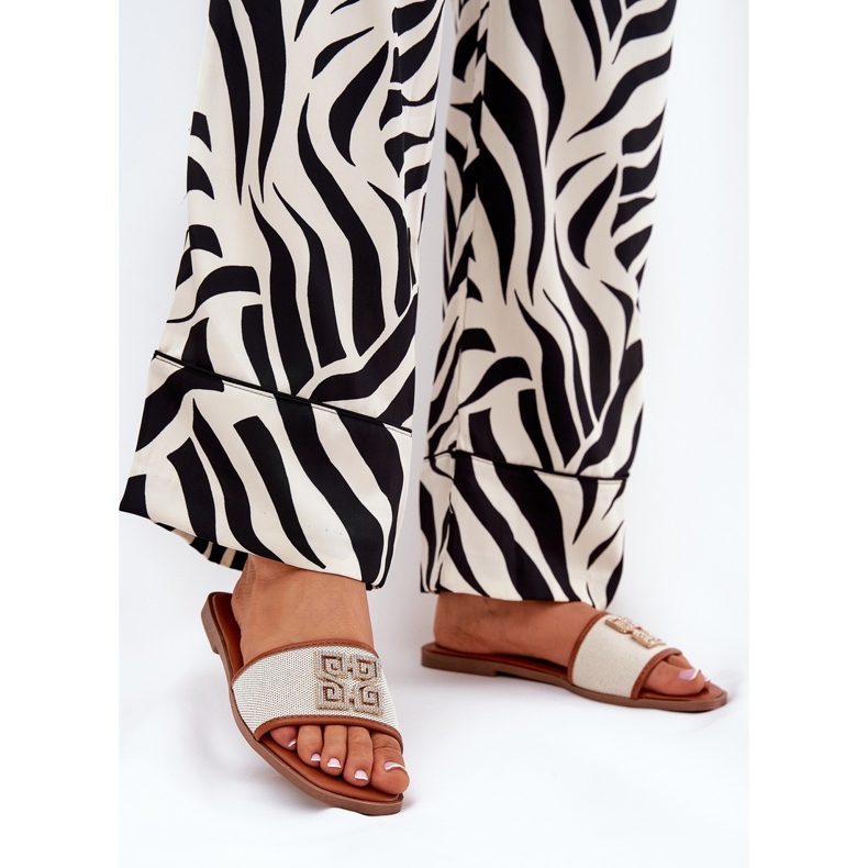 Flip -flops elegant pentru femei cu decorare cu cămile maro 2 Flip -flops elegant pentru femei cu decorare cu cămile maro 2