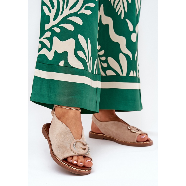 Sandale plate pentru femei cu o decorare bej 2