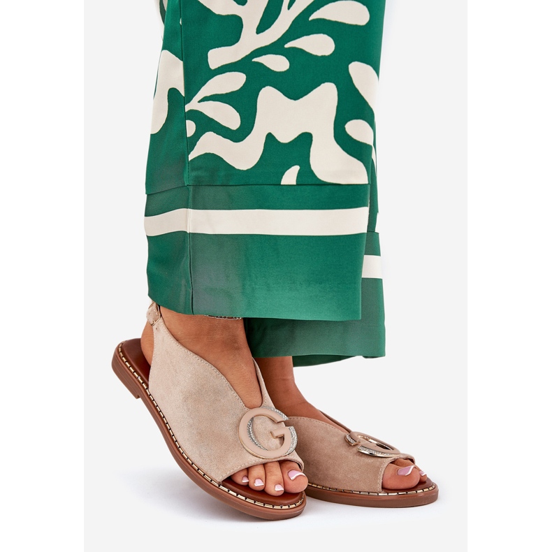 Sandale plate pentru femei cu o decorare bej 1